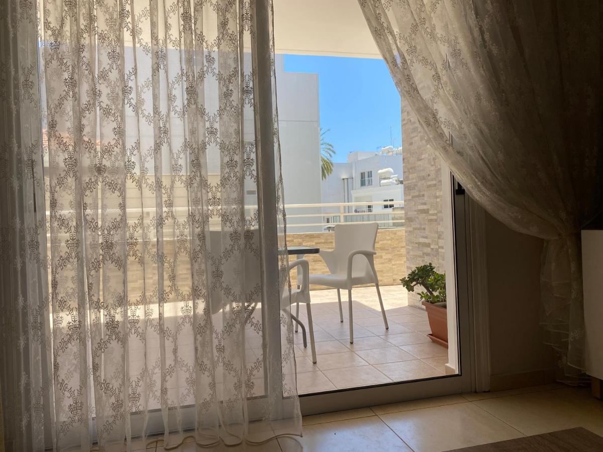 Holiday City Center Apartment Larnaca Exterior photo