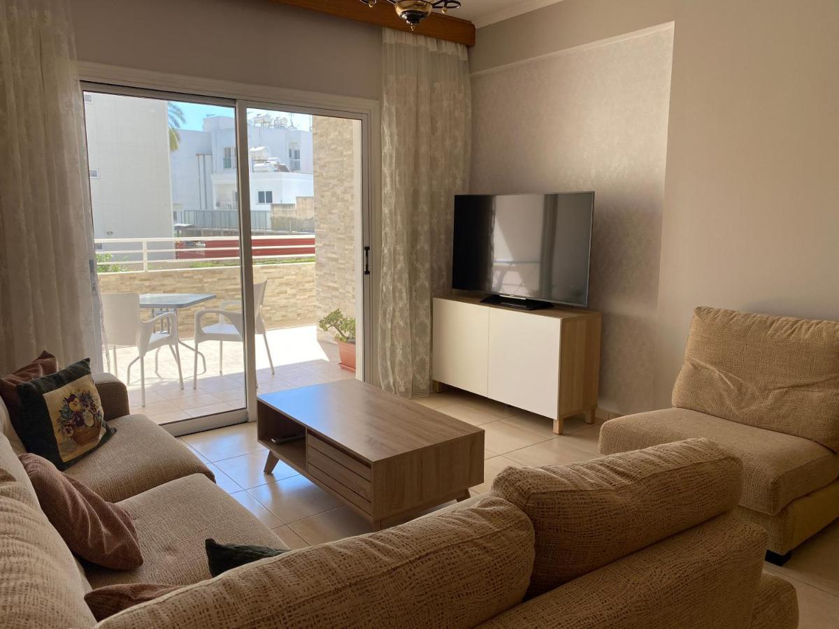 Holiday City Center Apartment Larnaca Exterior photo